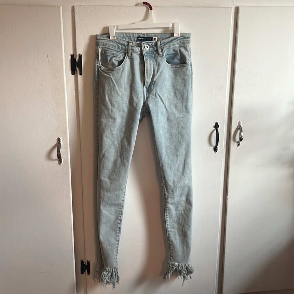 Distressed hem Levi